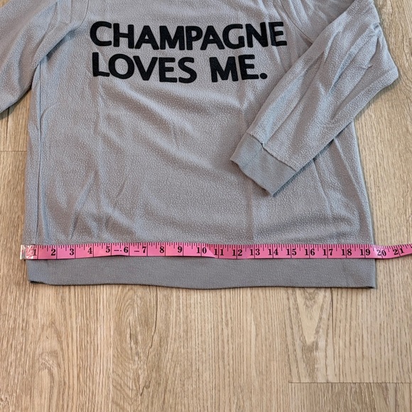 Chaser "Champagne Loves Me." Pullover Top Women's Cozy Sweatshirt Size M - Picture 3 of 8